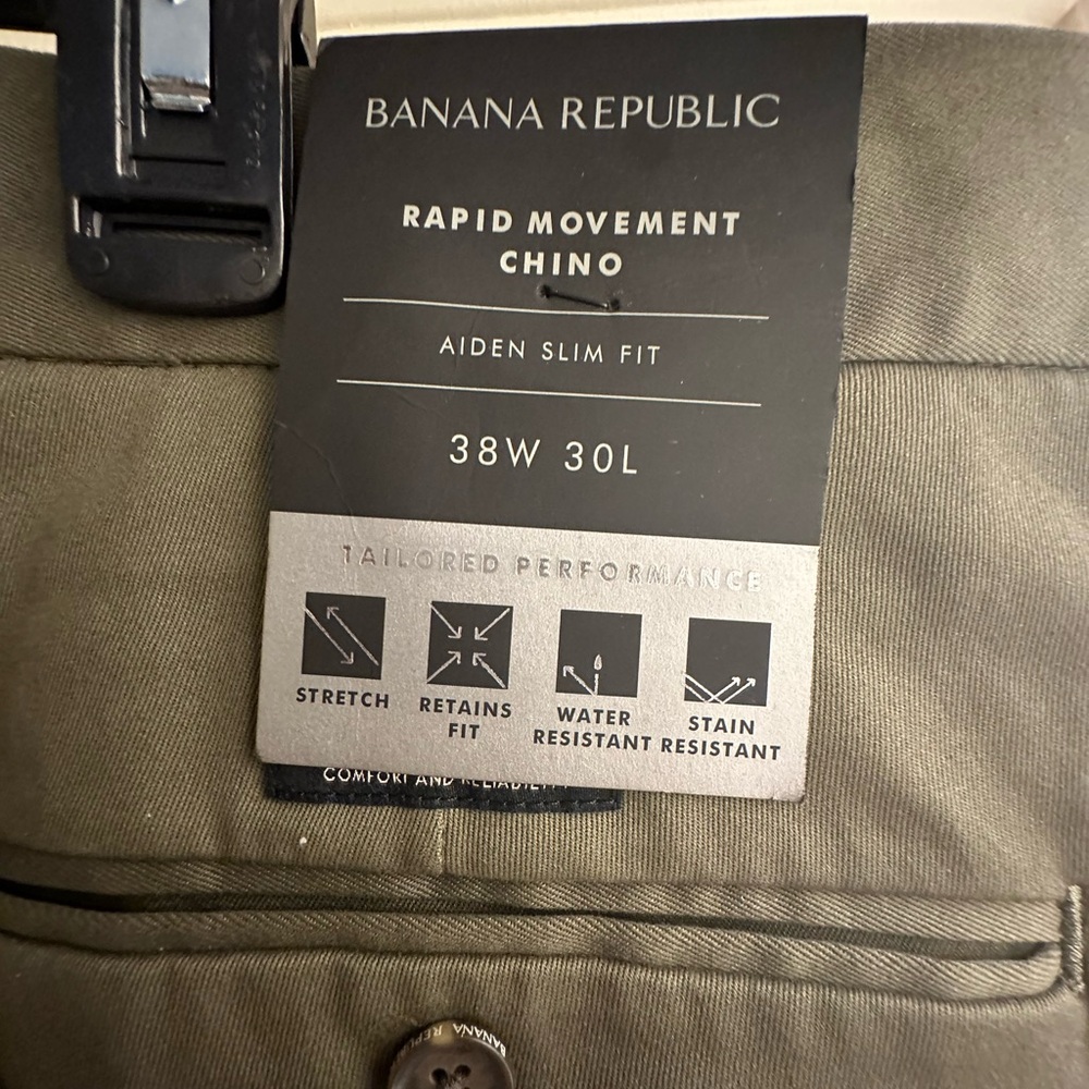 Banana Republic Men's Khaki Rapid Movement Chinos NWT